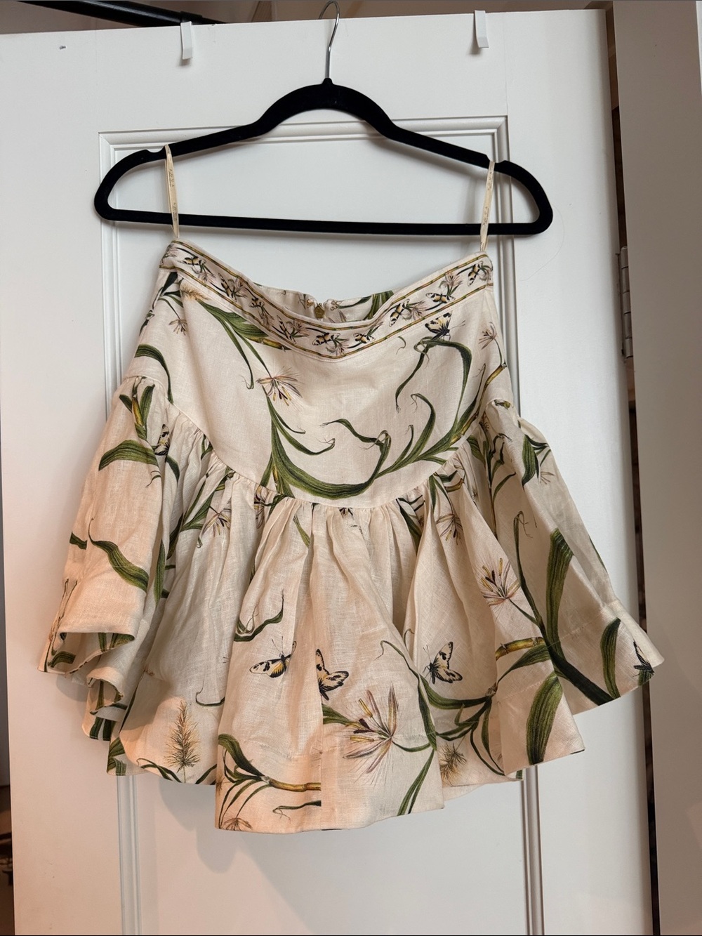 AGUA BY AGUA BENDITA
Jacarina ruffled floral-printed linen mini skirt size M